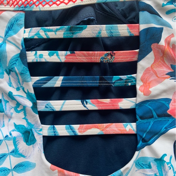 Seafolly Underwire One Piece Swimsuit - Picture 4 of 9